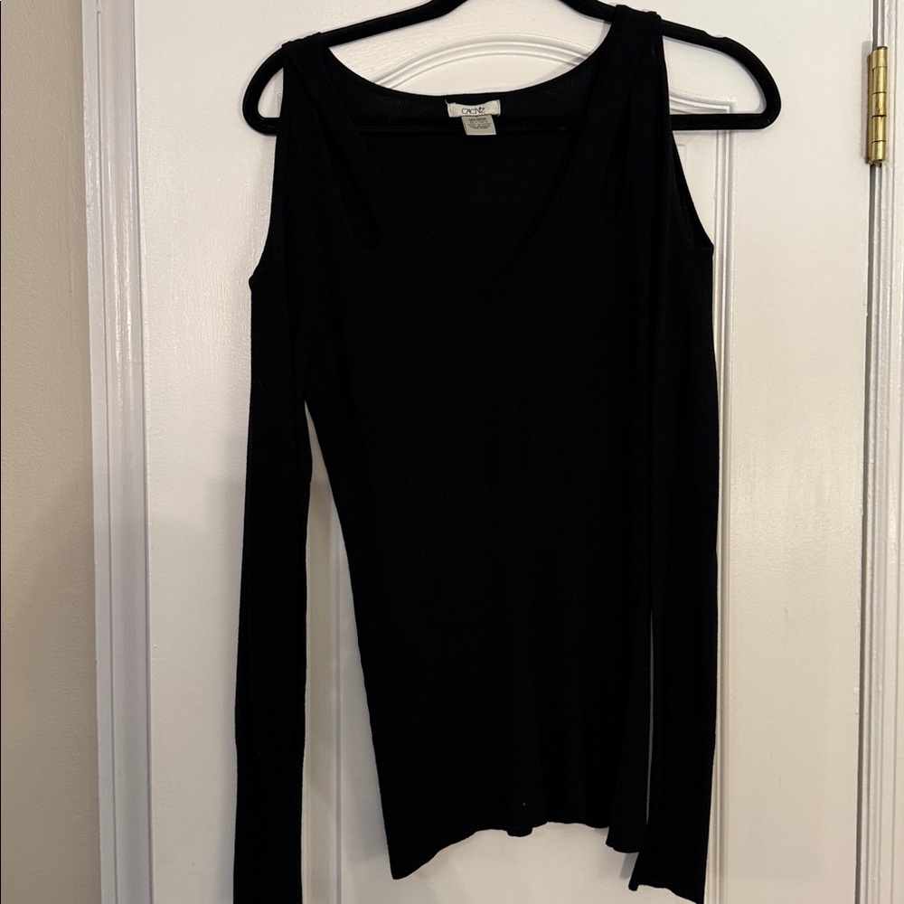 Cache Elegant Black cold shoulder top